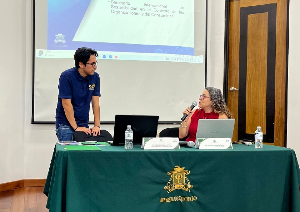 Coloquio de investigación UQROO